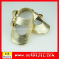 Yiwu shoes facotry popular alibaba gold bow cow leather moccasins soft flat shoes children with baby